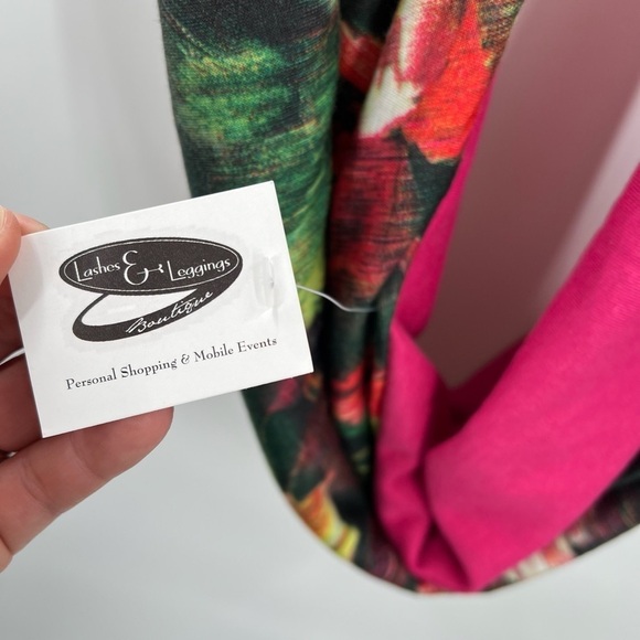 Lashes & Leggings Boutique Floral Scarf/Collar NEW - Picture 5 of 5